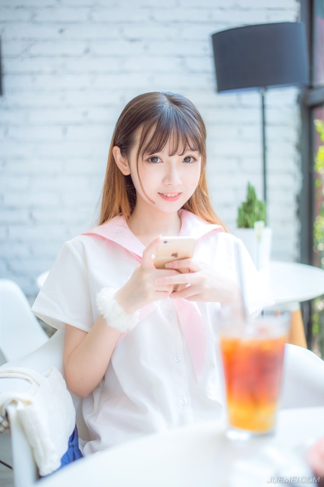 任何不能打倒你的，将会使你更加坚强。
